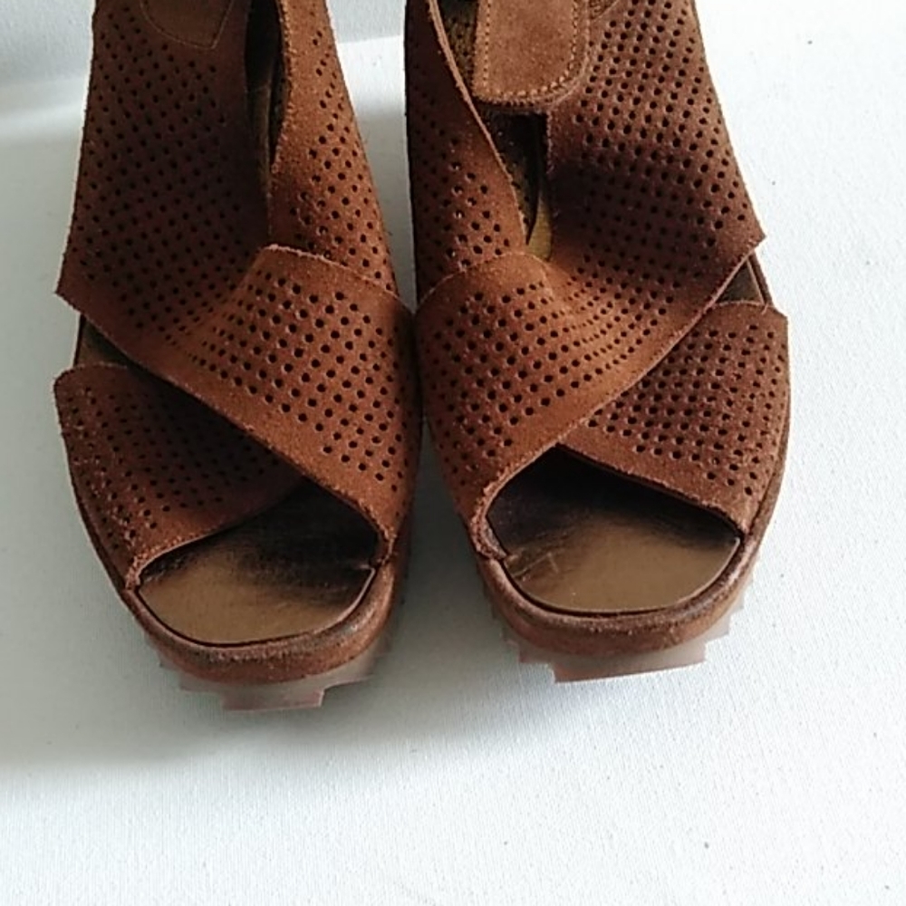 Pedro García  platform Euro size 38/8 US